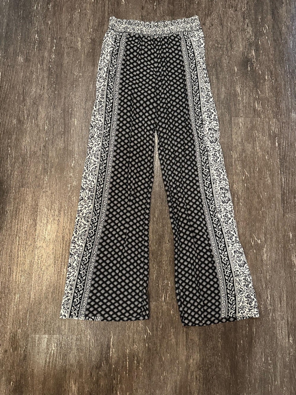 Sky and Sparrow Black and White Patterned Boho Flare Pants
